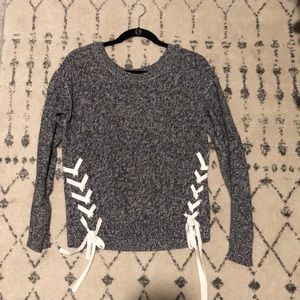 Grey sweater with ties